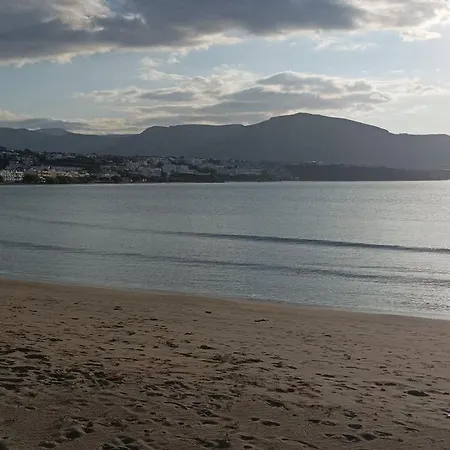 Sea-cret Beachfront Διαμέρισμα *
