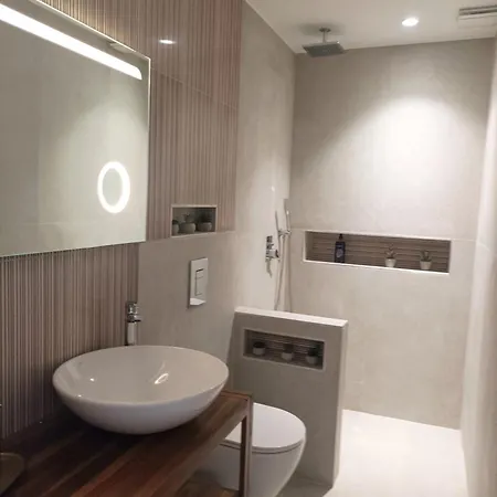 Sea-cret Beachfront Apartment *