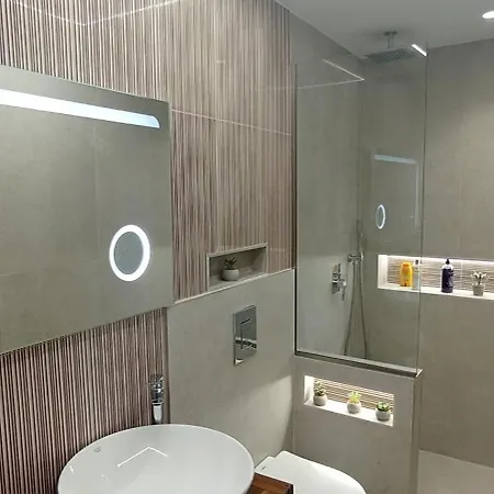 Sea-cret Beachfront Apartment *